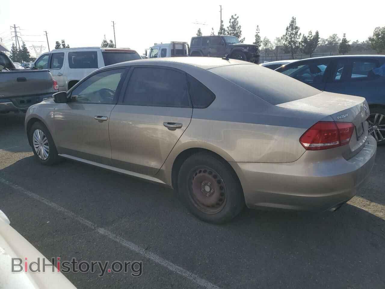 2015 VOLKSWAGEN PASSAT - VIN: 1VWAT7A34FC047100 - Фото 2