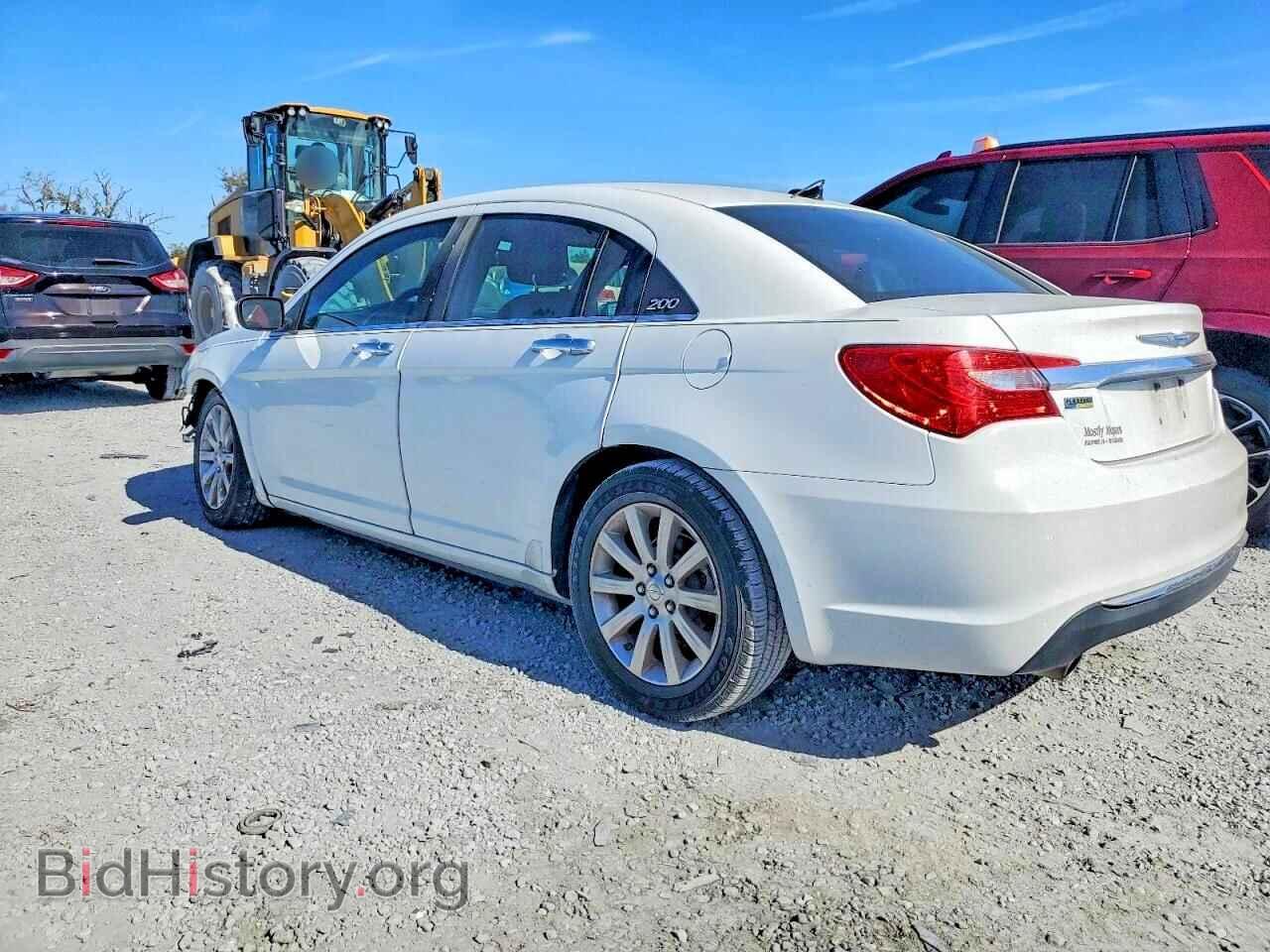 2013 CHRYSLER 200 - VIN: 1C3CCBCG8DN528410 - Фото 2