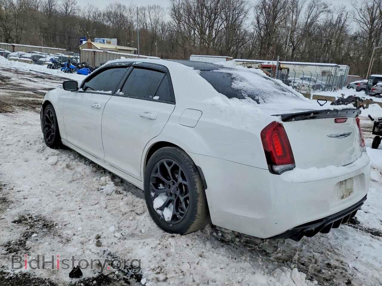 2019 CHRYSLER 300 - VIN: 2C3CCABT4KH704870 - Фото 2