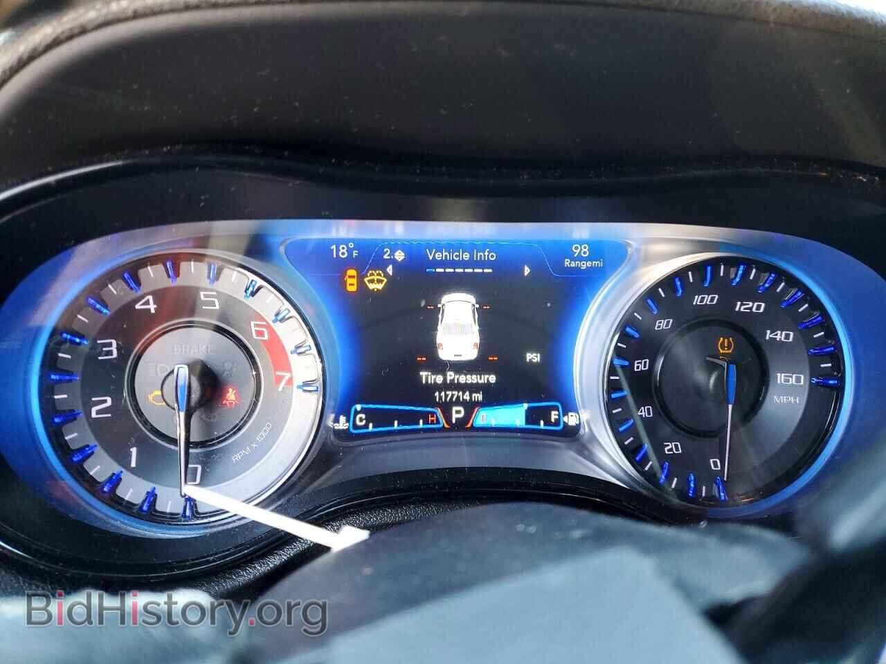 2019 CHRYSLER 300 - VIN: 2C3CCABT4KH704870 - Фото 9