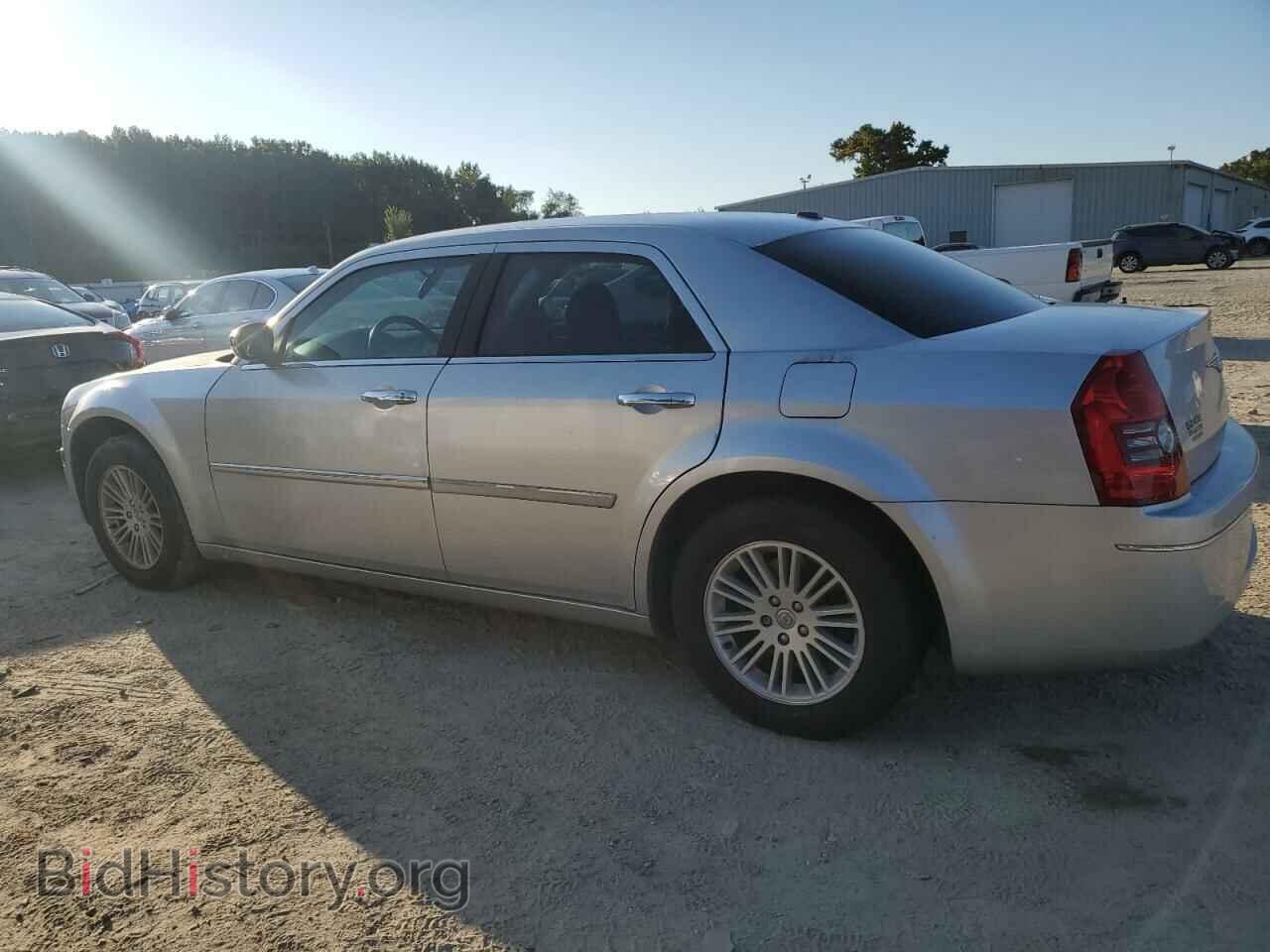 2010 CHRYSLER 300 - VIN: 2C3CA5CV1AH225706 - Фото 2