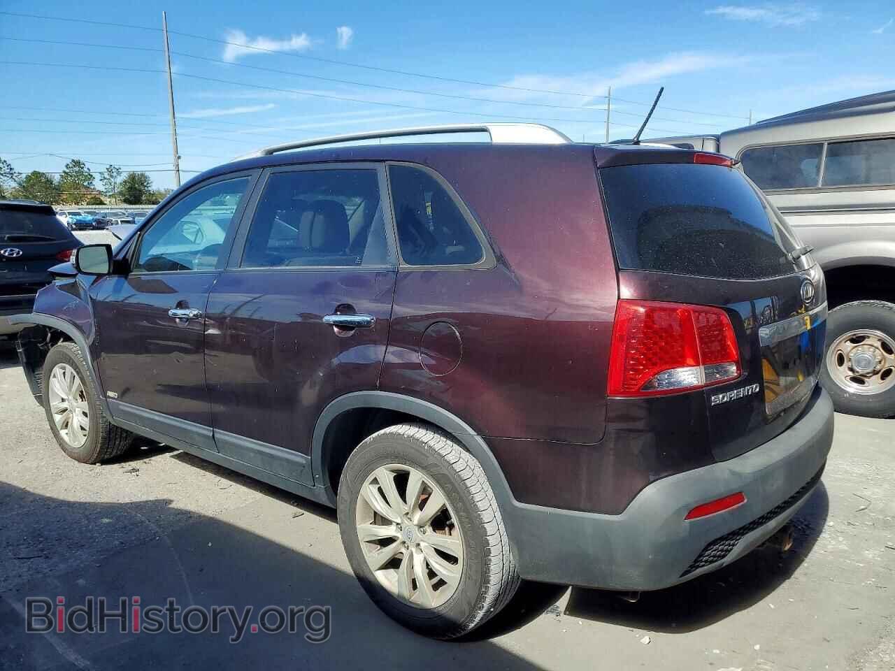 2011 KIA SORENTO - VIN: 5XYKTDA22BG099263 - Фото 2