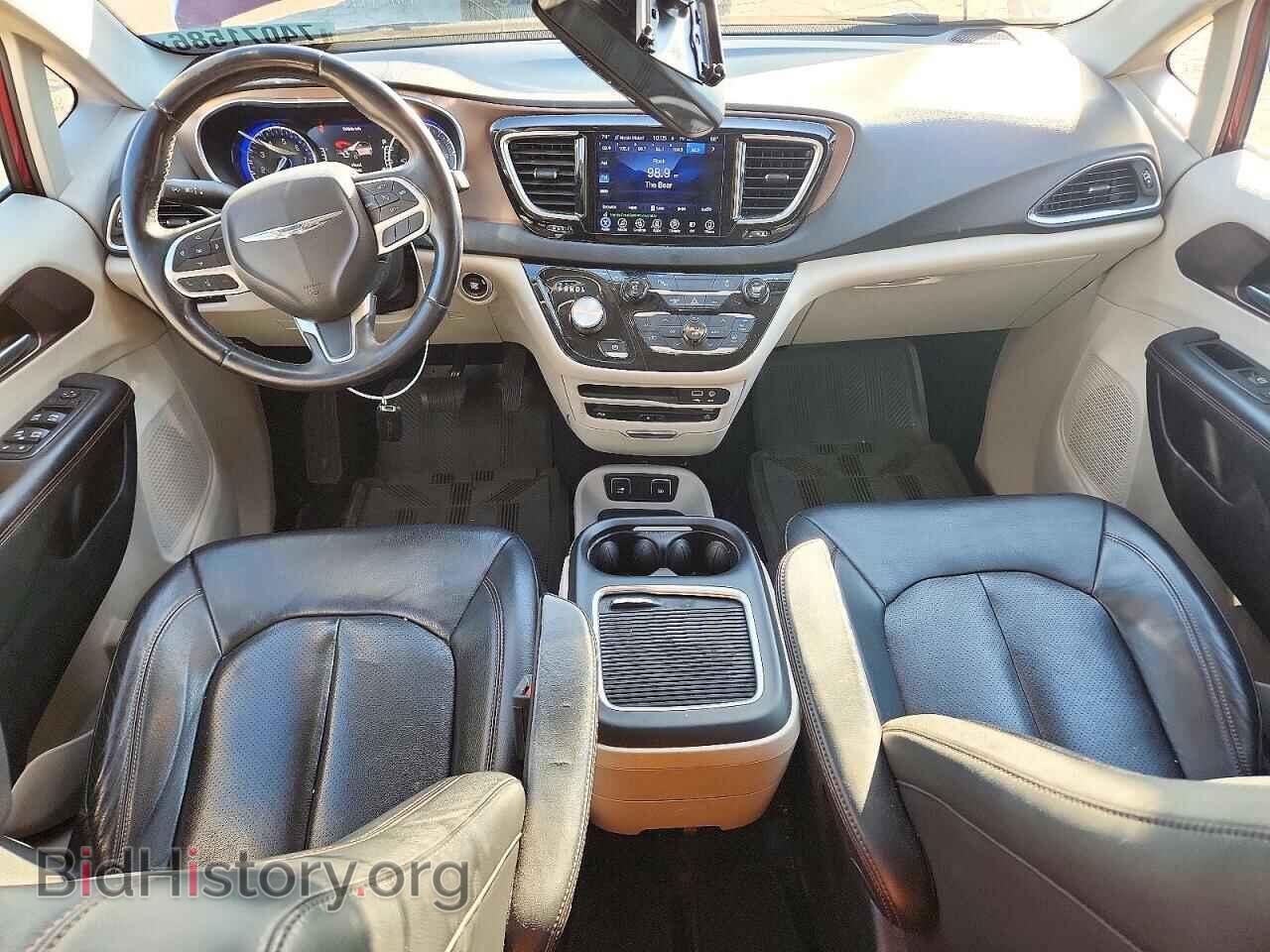 2017 Chrysler PACIFICA (VIN 2C4RC1EG6HR510901) — photo 8 of 13