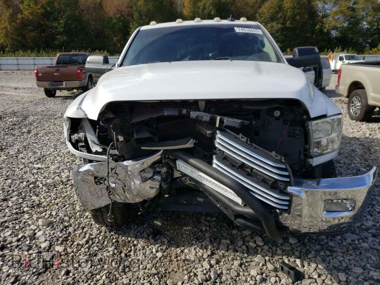 2015 RAM All Models - VIN: 3C6UR5ML2FG571770 - Photo 5