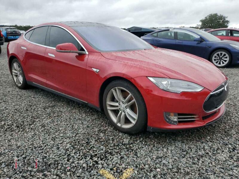 2016 Tesla MODEL S (VIN 5YJSA1E20GF128787) — фото 4 из 13