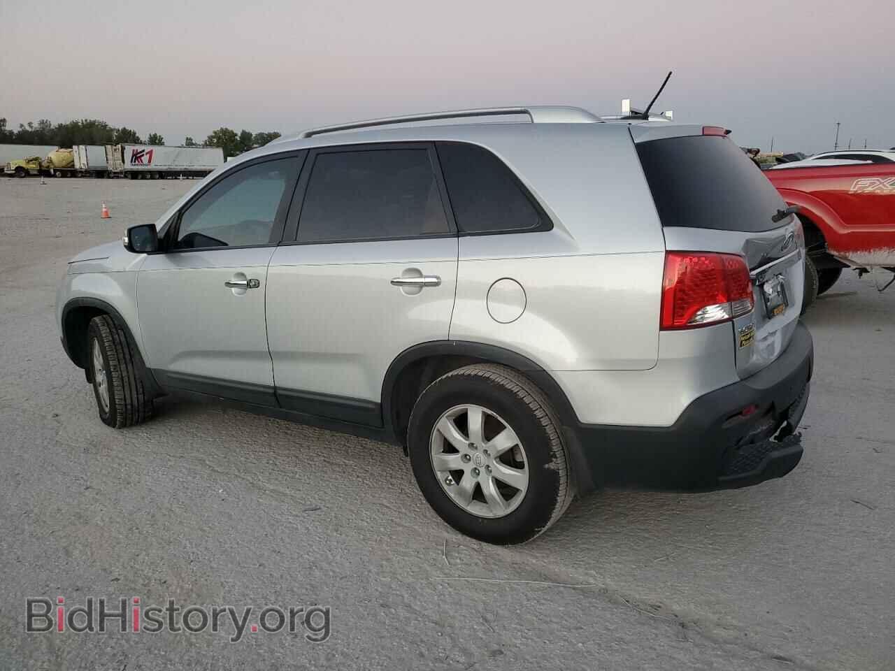 2011 KIA SORENTO - VIN: 5XYKT3A14BG019737 - Фото 2