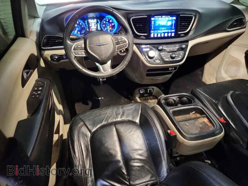 2017 Chrysler PACIFICA (VIN 2C4RC1BG1HR576745) — фото 8 из 16