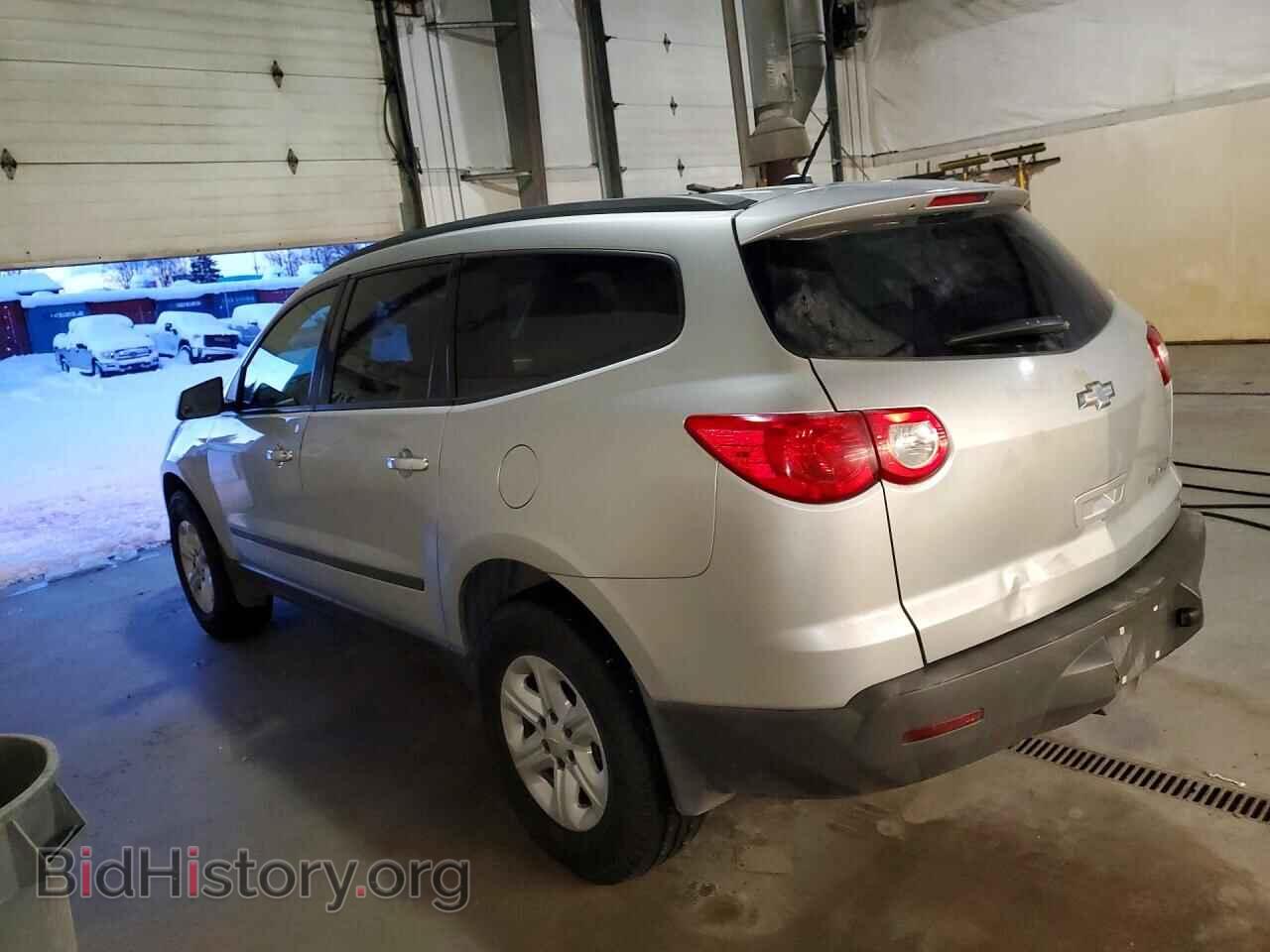 2011 CHEVROLET TRAVERSE - VIN: 1GNKRFED0BJ228145 - Фото 2