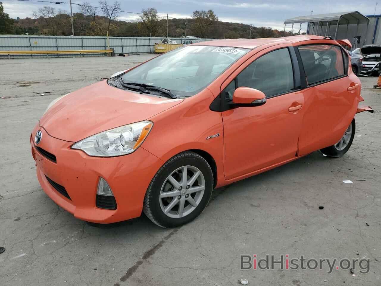 Toyota Prius c 2014