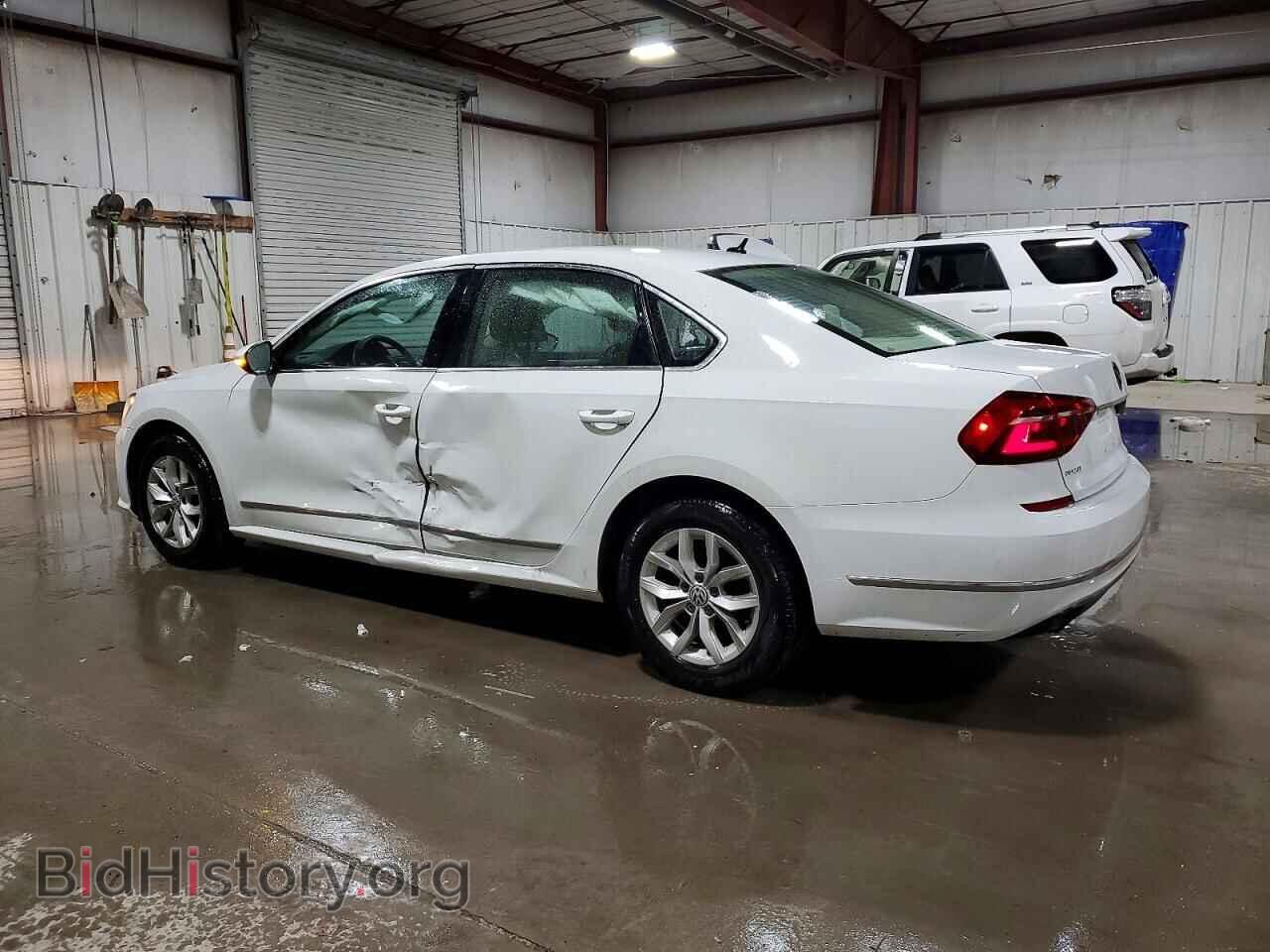 2017 VOLKSWAGEN PASSAT - VIN: 1VWAT7A37HC014742 - Фото 2