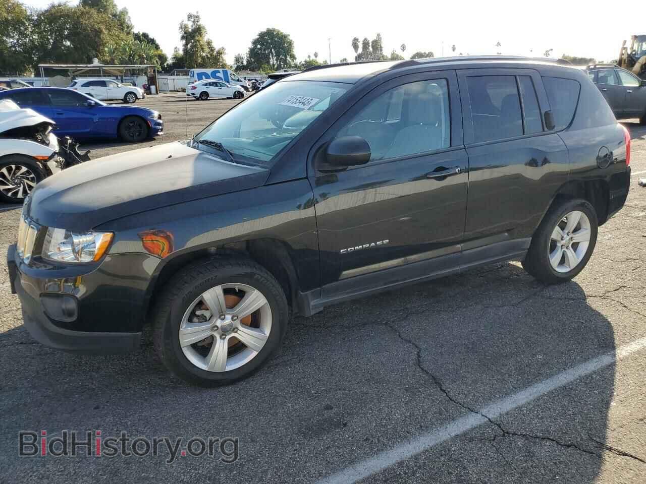 Photo 1J4NF1FB5BD164076 - JEEP COMPASS 2011