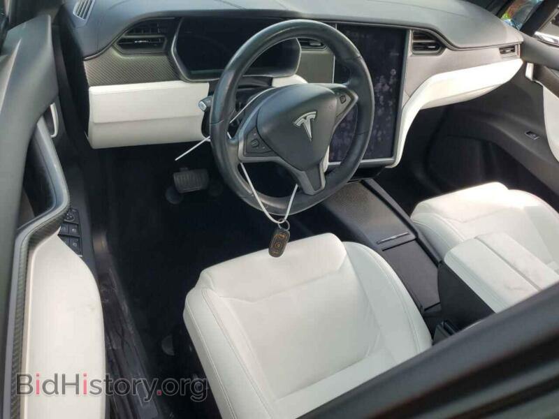 2018 Tesla MODEL X (VIN 5YJXCBE2XJF102355) — фото 8 из 13