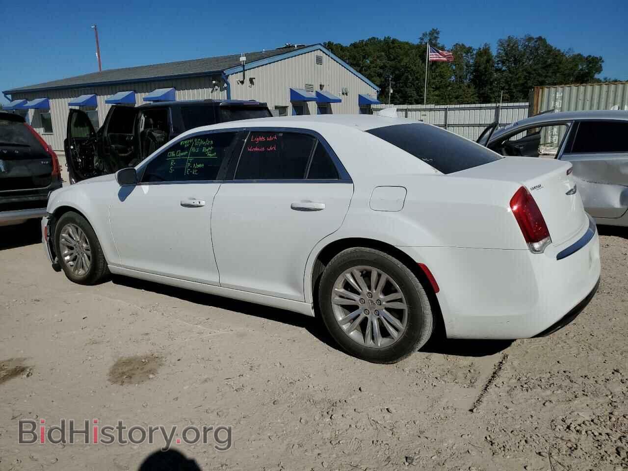2017 CHRYSLER 300 - VIN: 2C3CCAAG1HH665037 - Фото 2