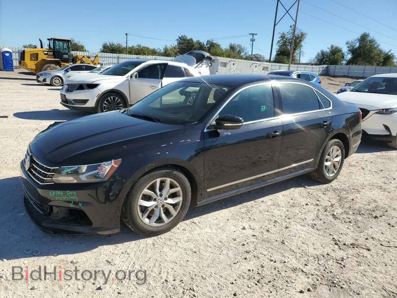 Photo 1VWAT7A37HC043397 - VOLKSWAGEN PASSAT 2017