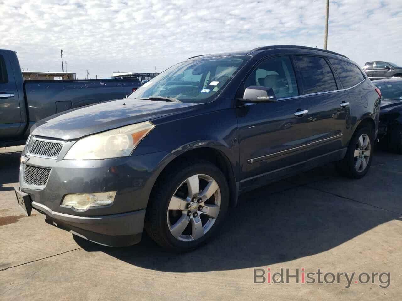 Photo 1GNLRHED0AS115983 - CHEVROLET TRAVERSE 2010