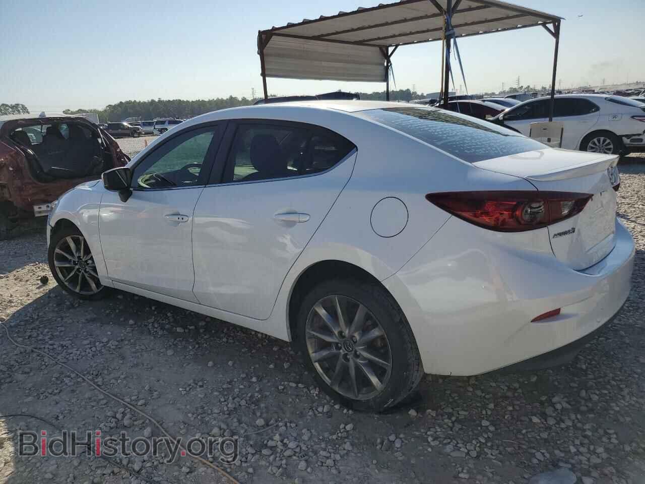 2018 MAZDA 3 - VIN: 3MZBN1V32JM215717 - Фото 2