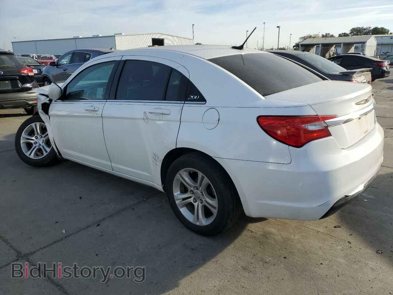 2013 CHRYSLER 200 - VIN: 1C3CCBAB7DN587469 - Фото 2