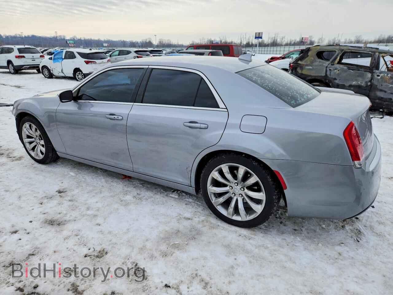 2018 CHRYSLER 300 - VIN: 2C3CCAAG8JH253980 - Фото 2