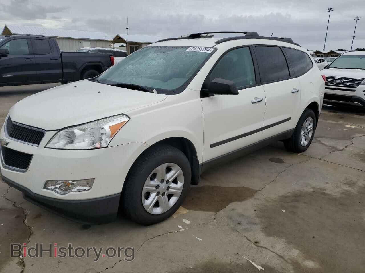 Photo 1GNKRFED3BJ416187 - CHEVROLET TRAVERSE 2011