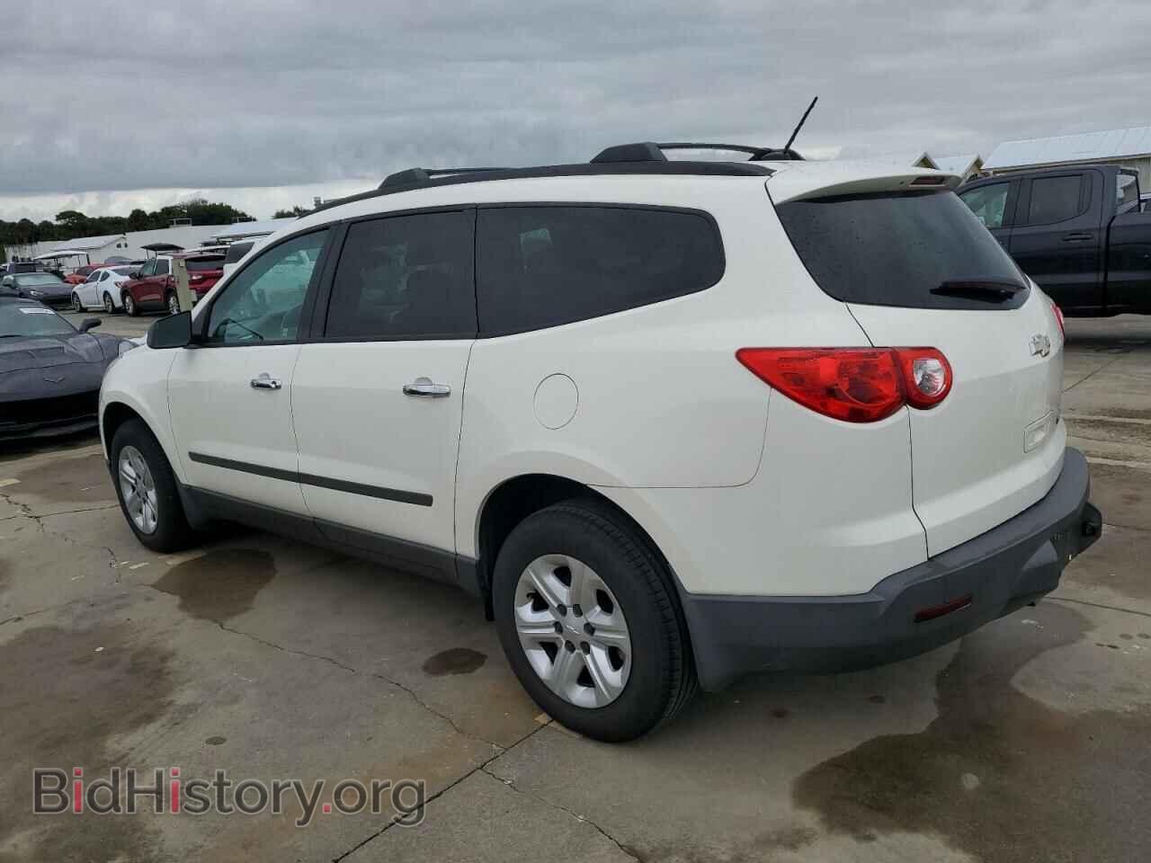 2011 CHEVROLET TRAVERSE - VIN: 1GNKRFED3BJ416187 - Фото 2