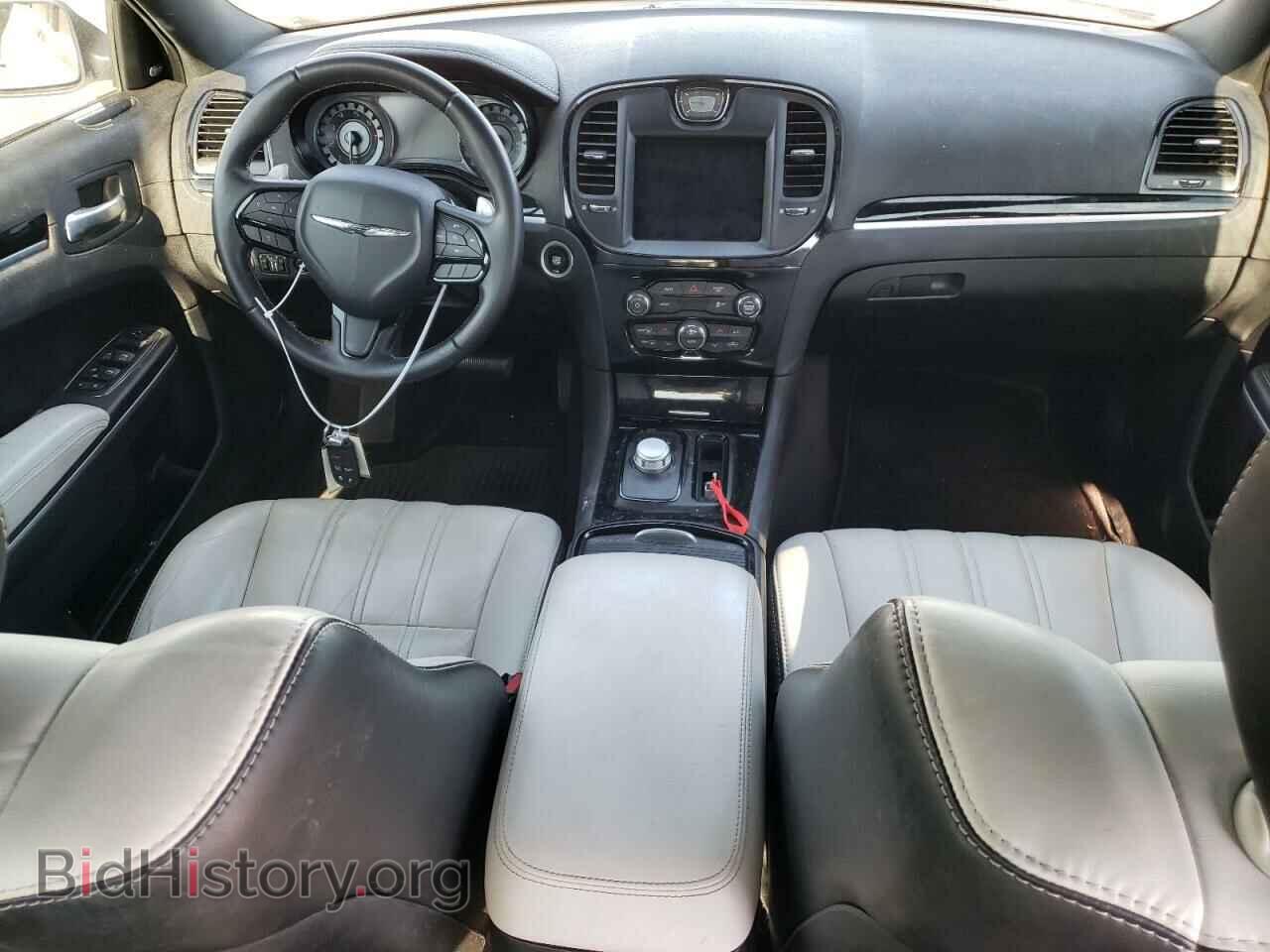 2019 CHRYSLER 300 - VIN: 2C3CCABG1KH537953 - Фото 8