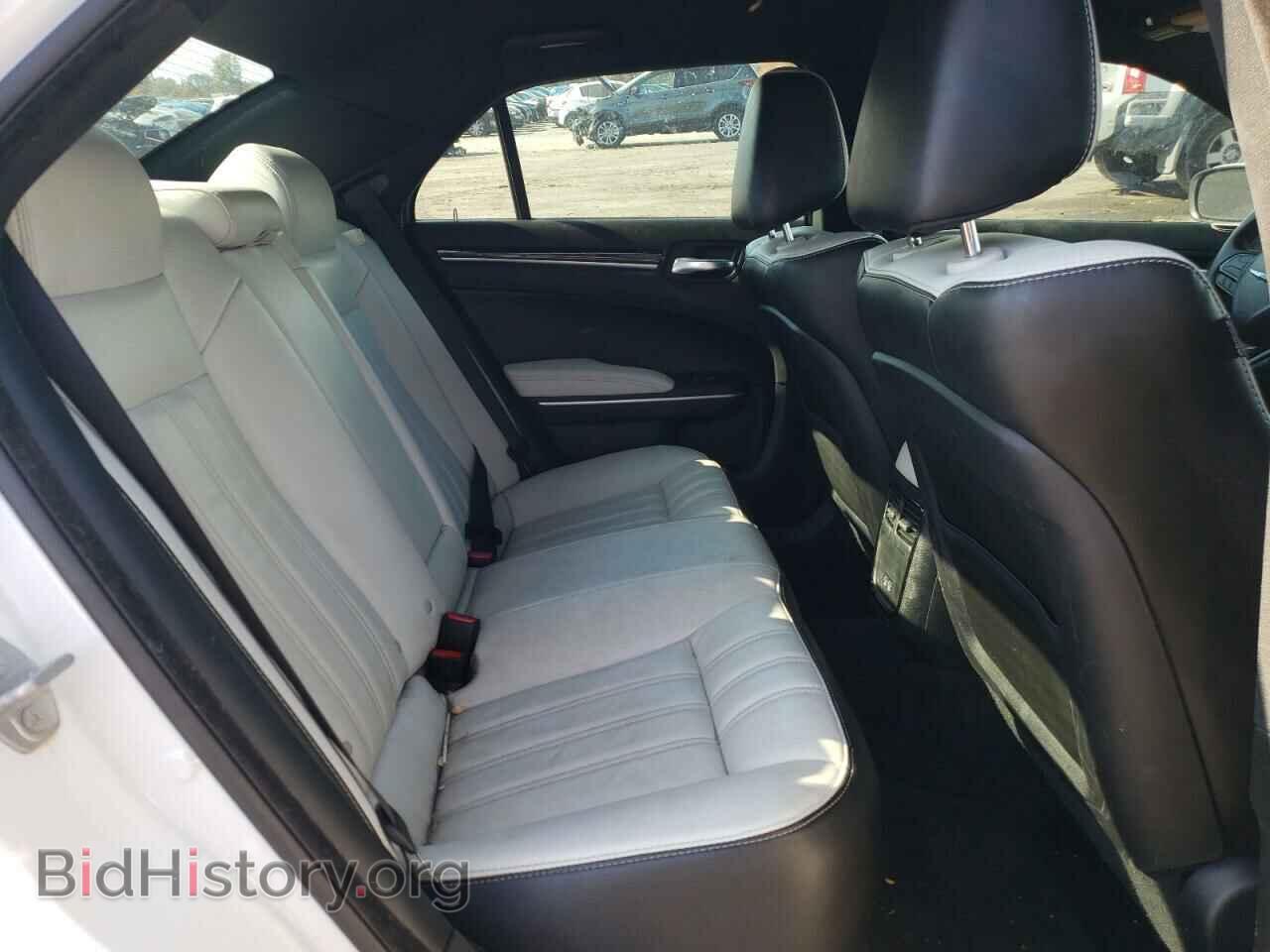 2019 CHRYSLER 300 - VIN: 2C3CCABG1KH537953 - Фото 10