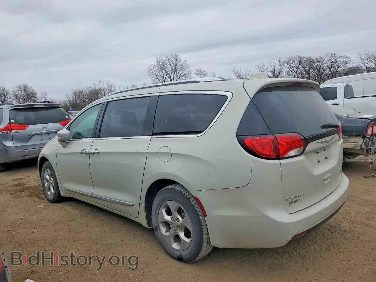 2017 CHRYSLER PACIFICA - VIN: 2C4RC1EG3HR592375 - Фото 2