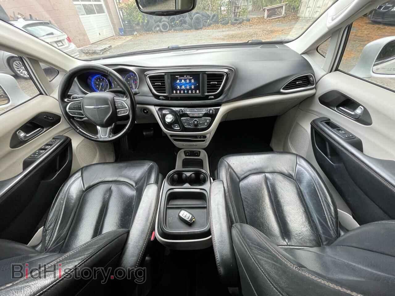 2020 Chrysler PACIFICA (VIN 2C4RC1BG4LR157281) — photo 9 of 13