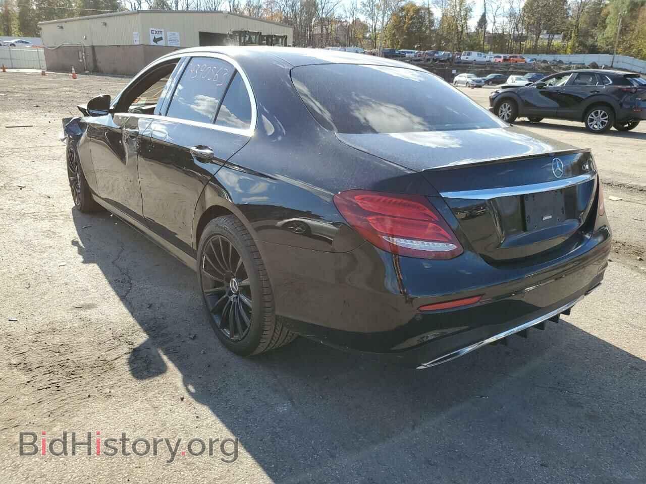 2017 MERCEDES-BENZ E-CLASS - VIN: WDDZF4KB4HA049242 - Фото 2