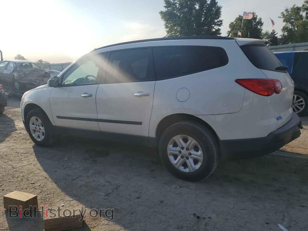 2011 CHEVROLET TRAVERSE - VIN: 1GNKRFED6BJ163737 - Фото 2