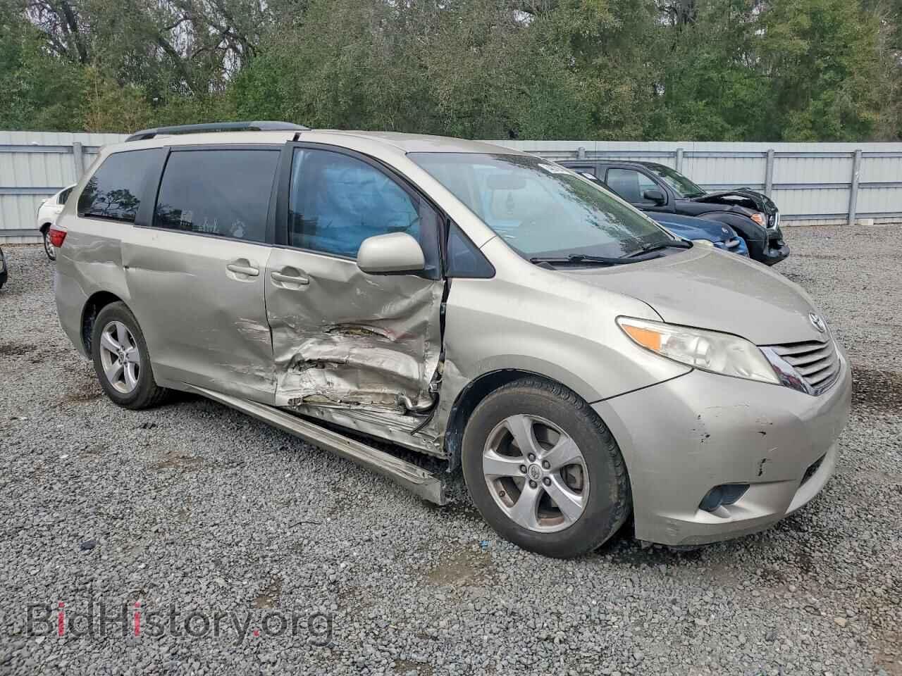 2017 TOYOTA All Models - VIN: 5TDKZ3DC5HS887558 - Фото 4
