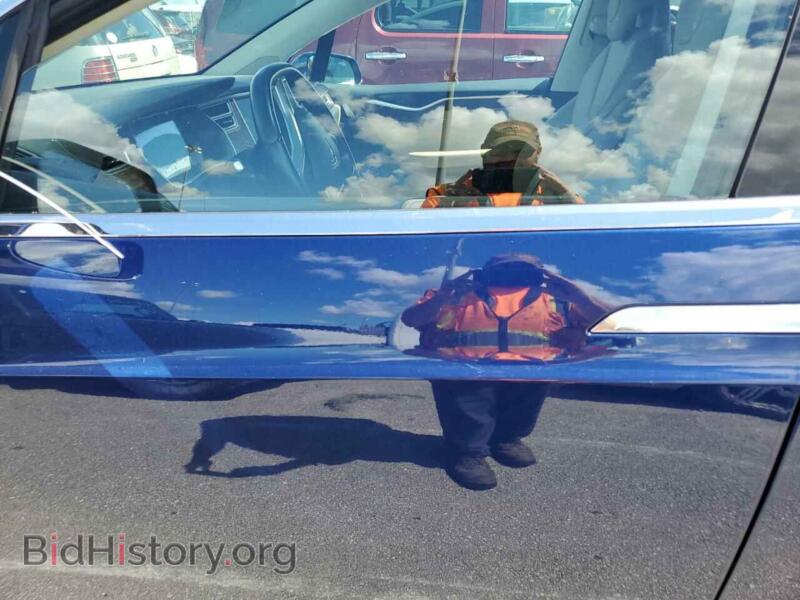 2017 Tesla MODEL X (VIN 5YJXCAE29HF034862) — photo 7 of 14