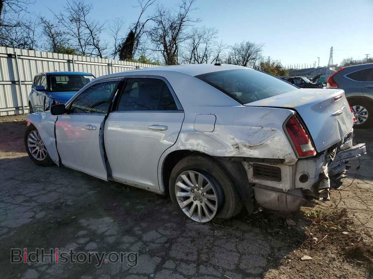2012 CHRYSLER 300 - VIN: 2C3CCAAG4CH126744 - Фото 2