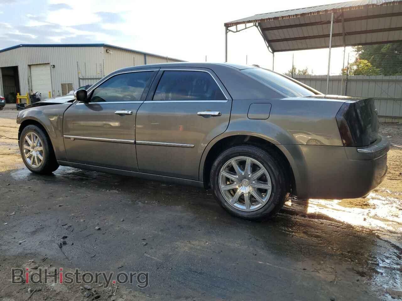 2010 CHRYSLER 300 - VIN: 2C3CA6CT2AH126123 - Фото 2