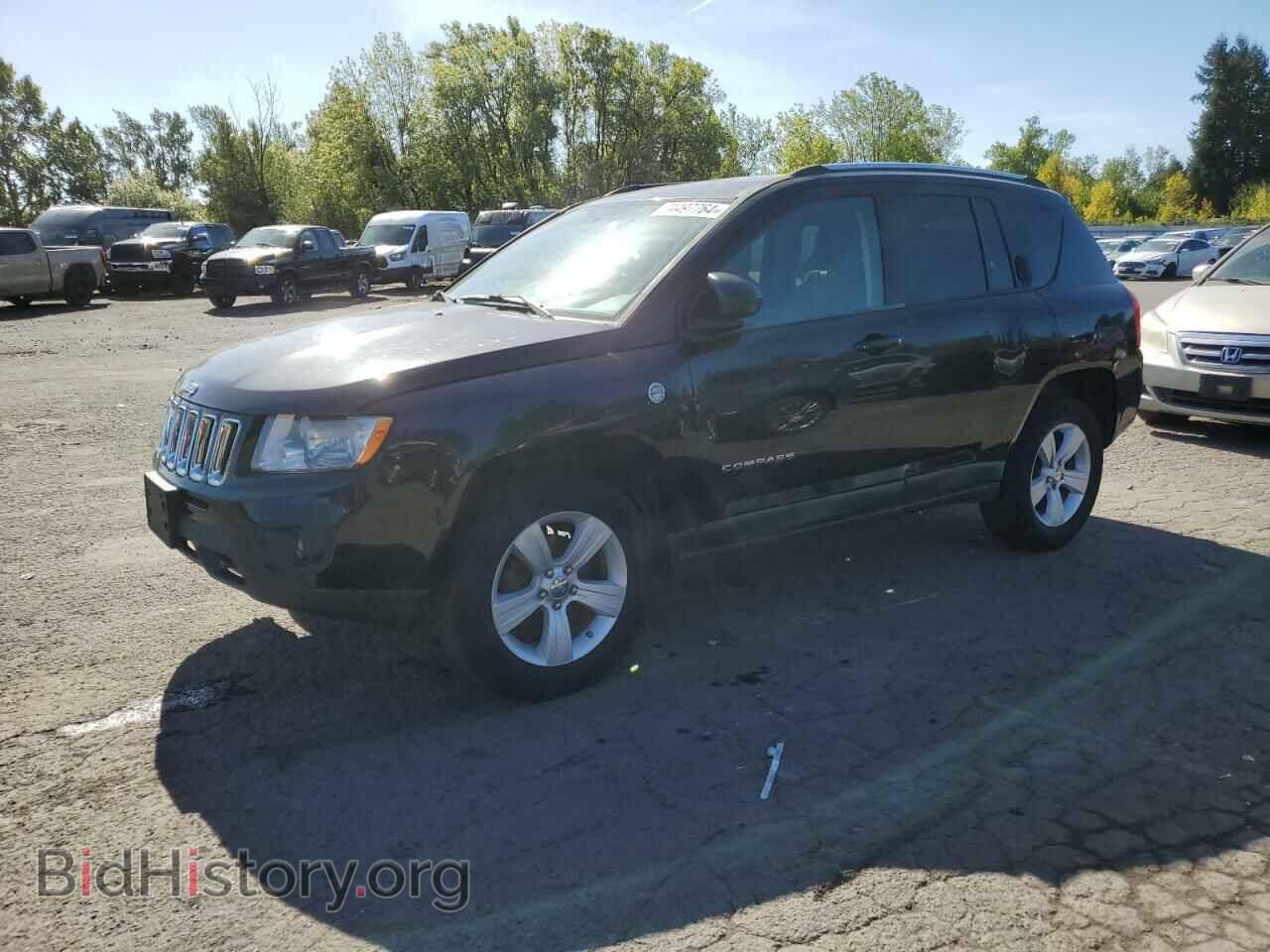 Photo 1J4NF1FB8BD157414 - JEEP COMPASS 2011