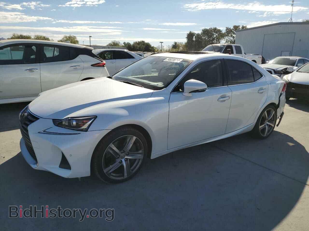 Photo JTHBA1D23H5045261 - LEXUS IS 2017