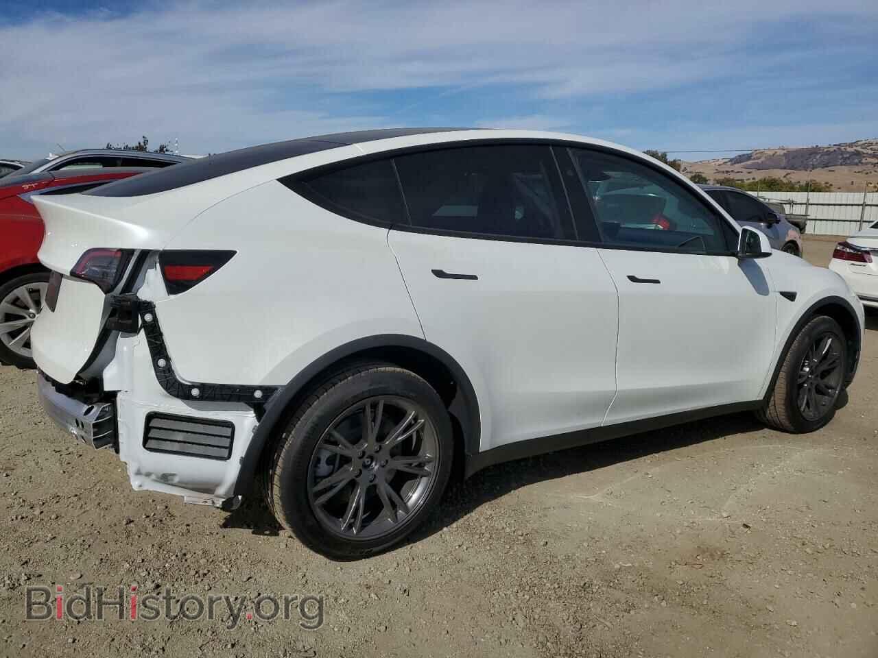 2024 TESLA MODEL Y - VIN: 7SAYGDED2RF191388 - Фото 3