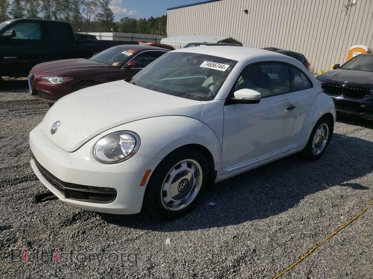 Photo 3VWF17AT2GM633208 - VOLKSWAGEN BEETLE 2016