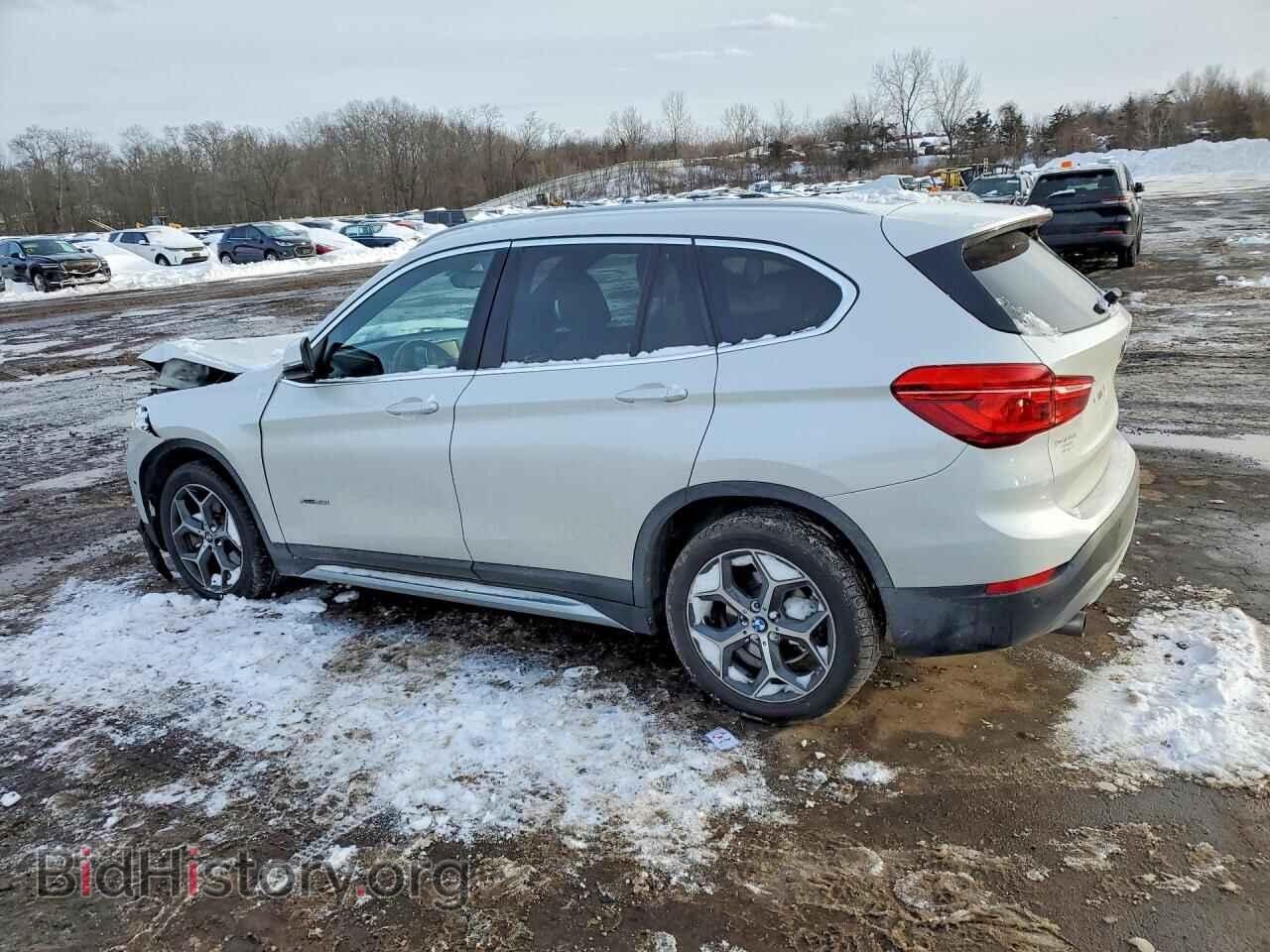 2017 BMW X1 - VIN: WBXHT3C37H5F85620 - Фото 2