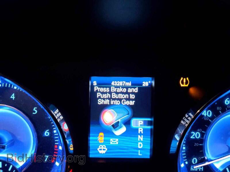 2013 Chrysler 300 (VIN 2C3CCARGXDH528077) — photo 9 of 12