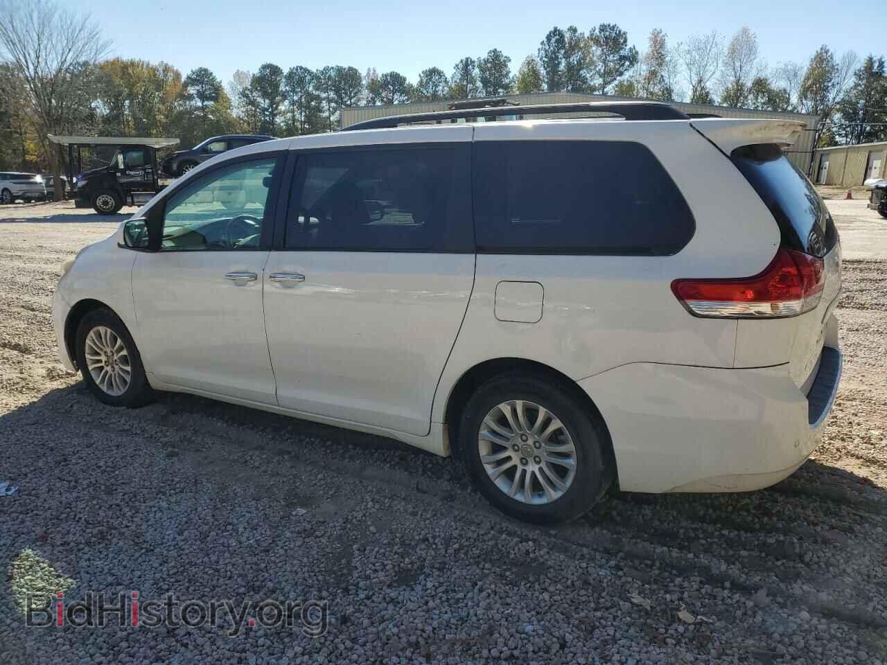 2011 TOYOTA All Models - VIN: 5TDYK3DC7BS062546 - Фото 2