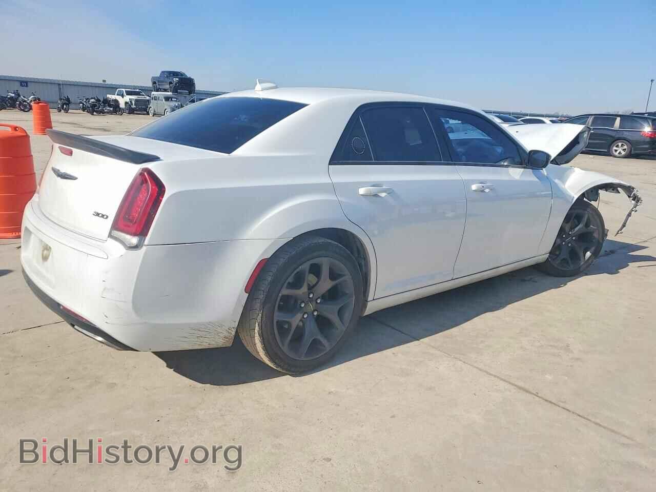 2020 CHRYSLER 300 - VIN: 2C3CCAAG2LH168748 - Фото 3