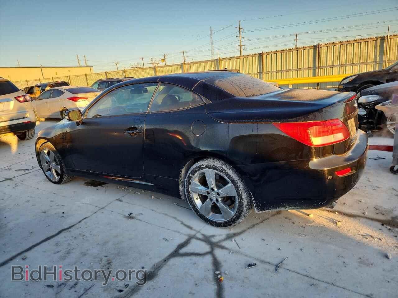 2011 LEXUS IS - VIN: JTHFE2C21B2505426 - Фото 2