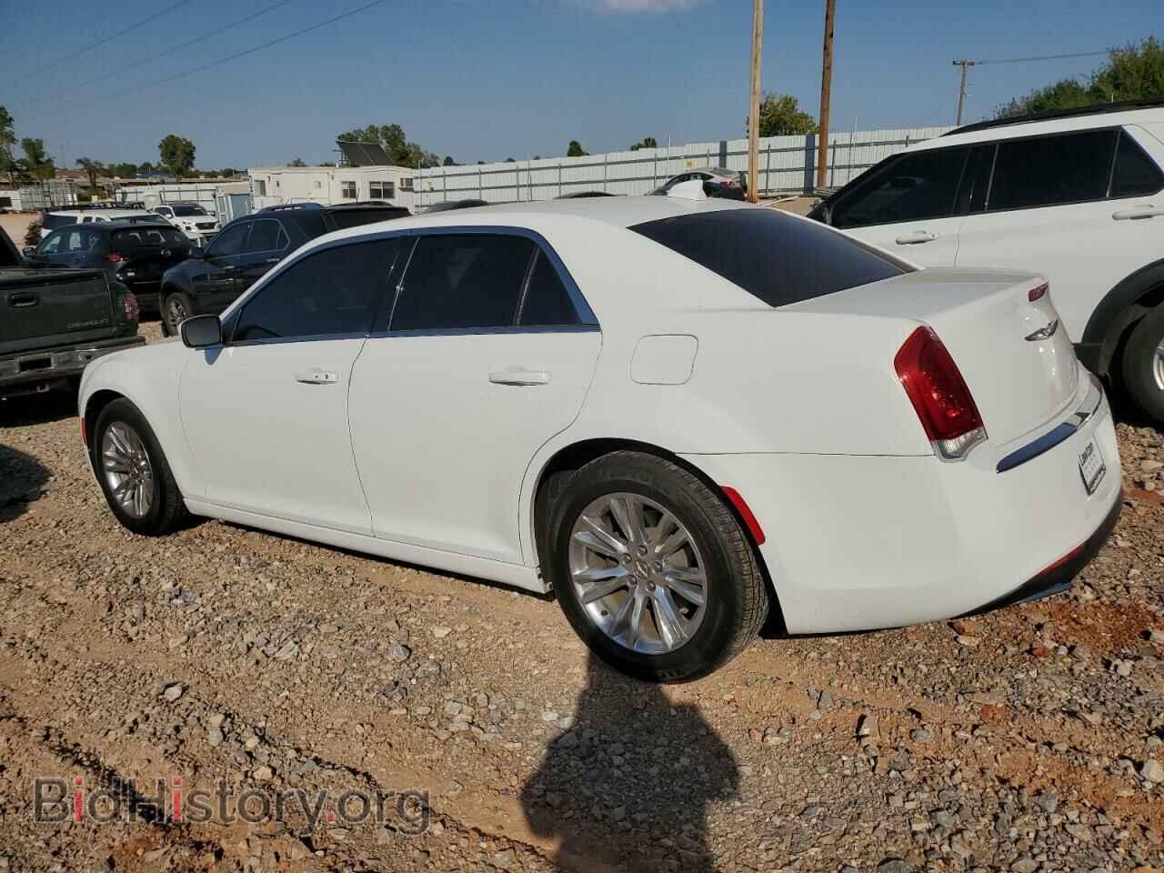 2017 CHRYSLER 300 - VIN: 2C3CCAAGXHH521714 - Фото 2