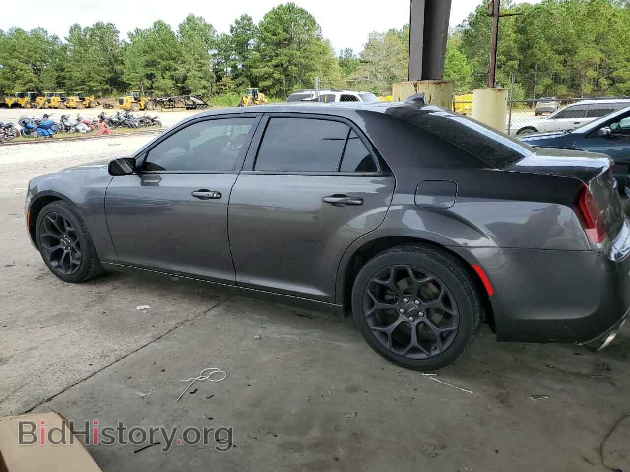 2019 CHRYSLER 300 - VIN: 2C3CCABG8KH746087 - Фото 2