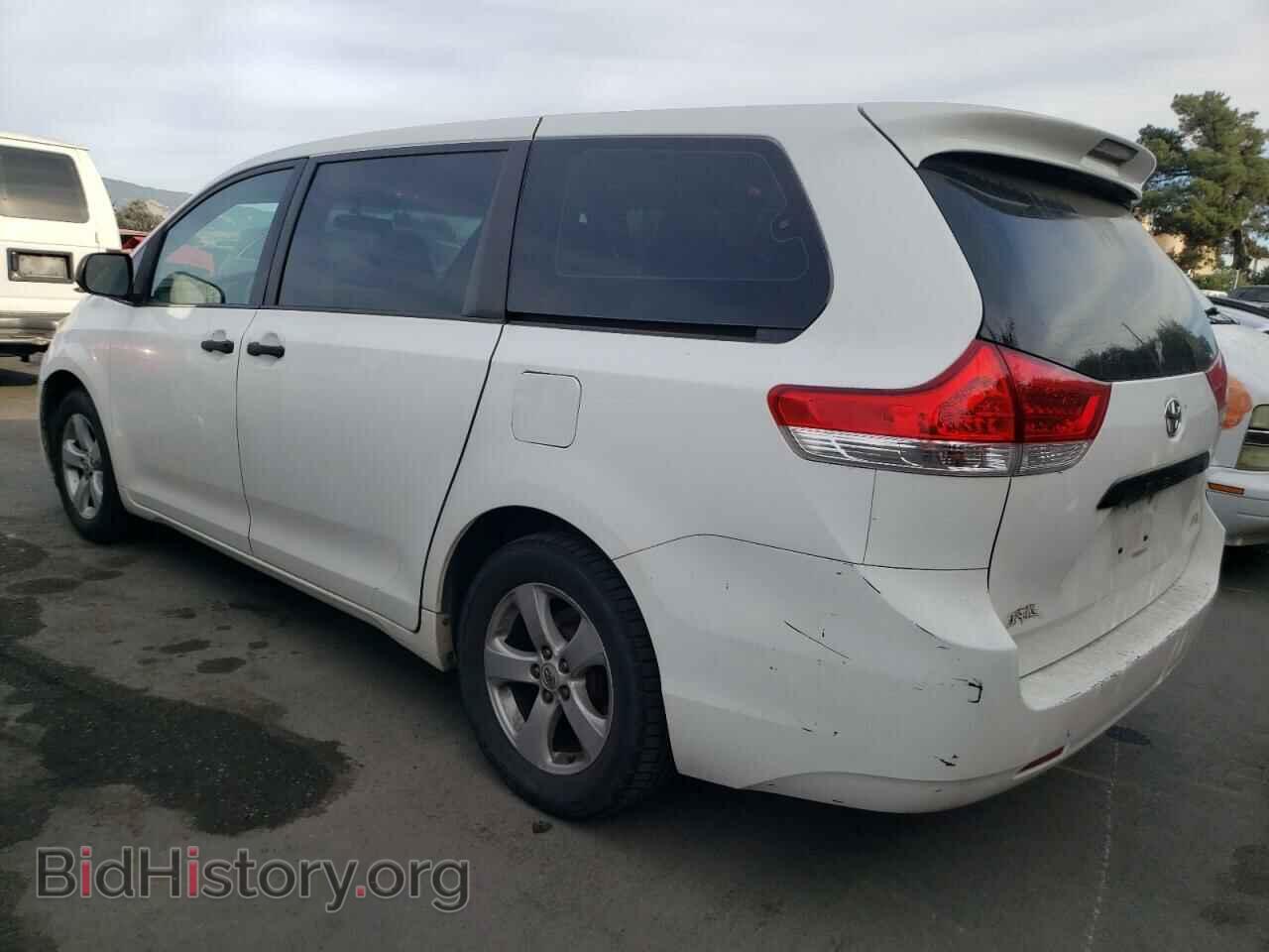2011 TOYOTA All Models - VIN: 5TDZK3DCXBS033983 - Фото 2