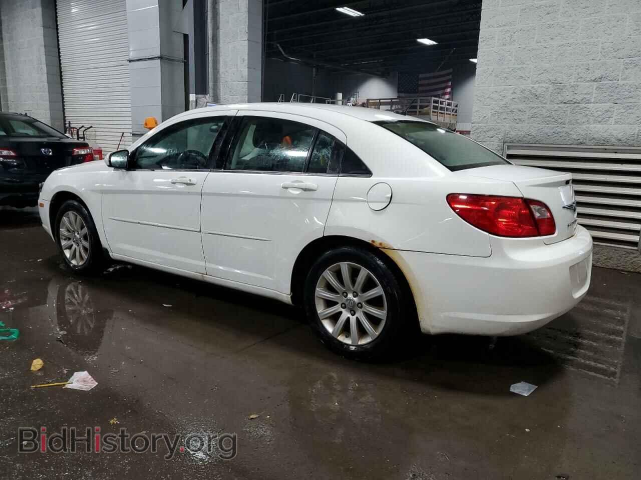 2010 CHRYSLER SEBRING - VIN: 1C3CC5FD2AN192204 - Фото 2