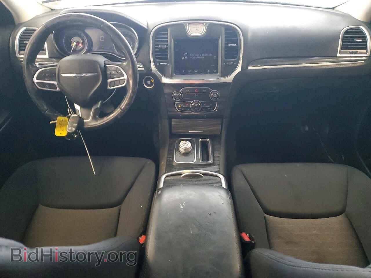 2019 CHRYSLER 300 - VIN: 2C3CCAAG7KH590643 - Фото 8