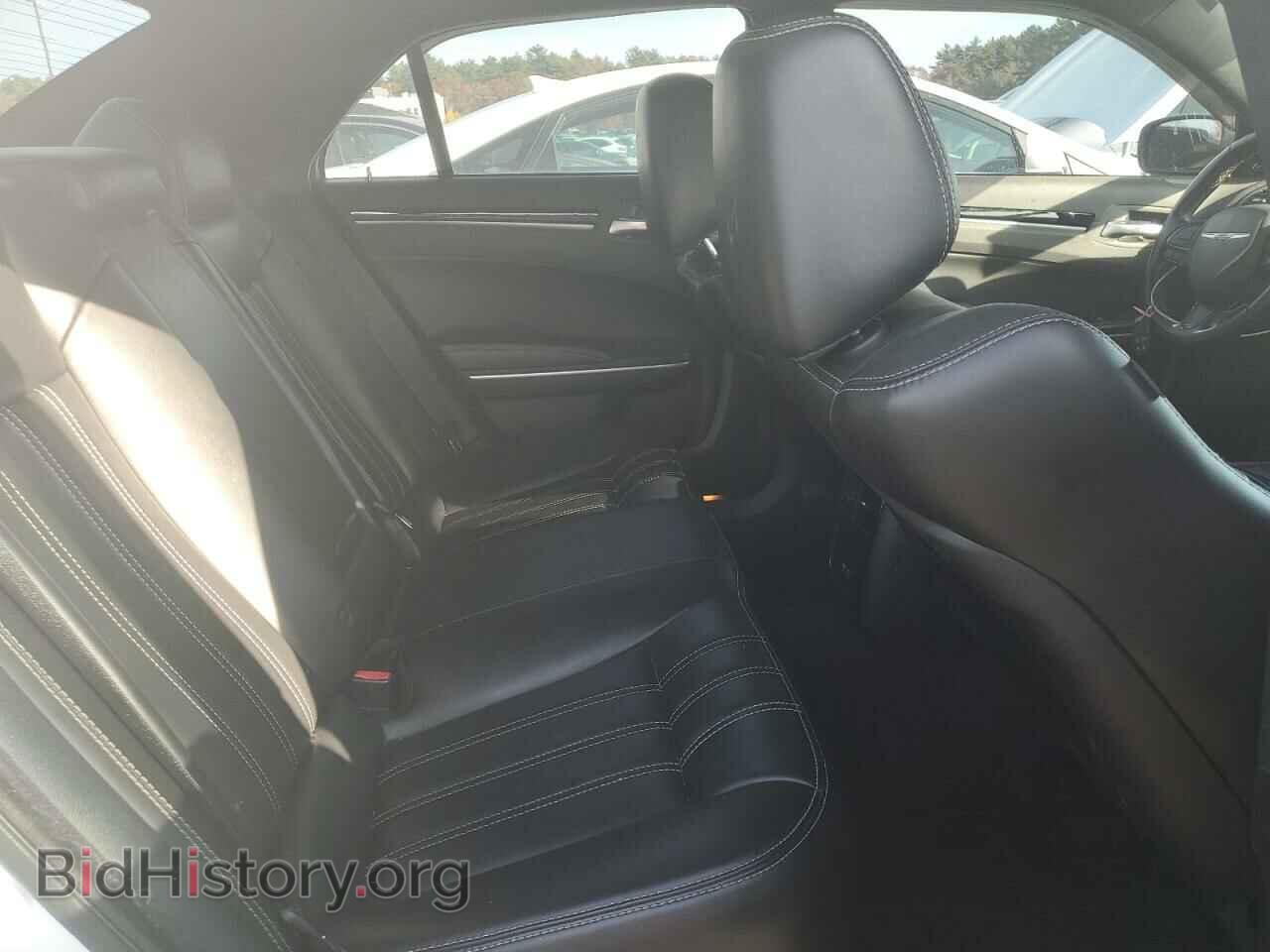 2019 CHRYSLER 300 - VIN: 2C3CCAGG9KH529818 - Фото 10