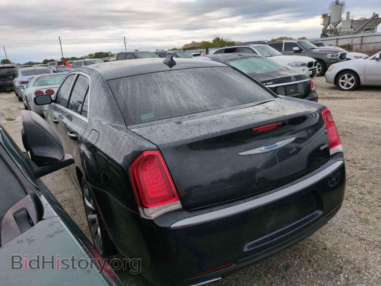 2017 CHRYSLER 300 - VIN: 2C3CCAAG3HH580247 - Фото 2